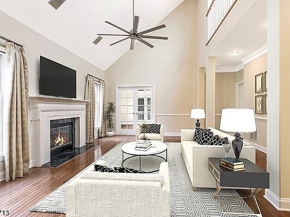4th image of 49 Georgetown Ct