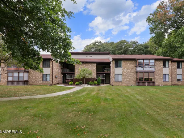 67 Overlook Way #J, Manalapan, NJ 07726