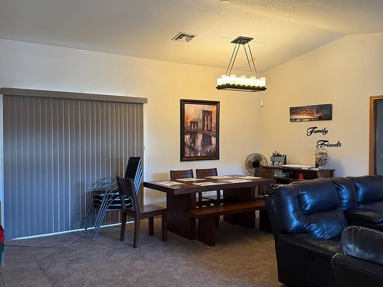 81 Acoma Blvd S — Photo 5
