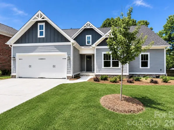 1061 The Glen St, Statesville, NC 28677