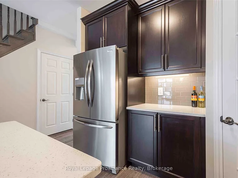 28 Nipigon St — Photo 5