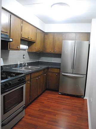 5th image of 2537 N Thatcher Ave #1C