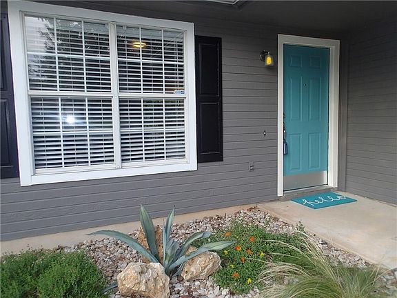 Front Entrance to THE CUTEST Single-Story Home Around!
