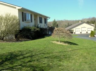 39 S Quaker Ln, Hyde Park, NY 12538
