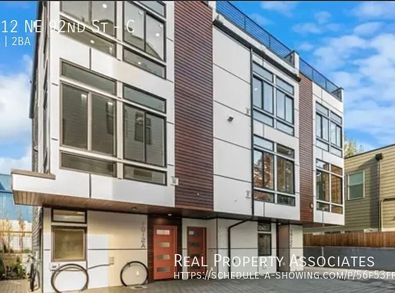 1012 NE 92nd St #C — Photo 2
