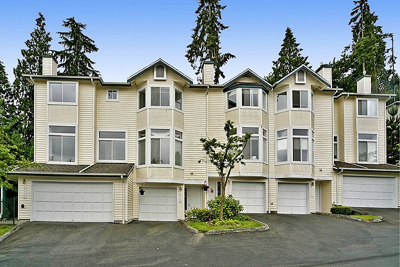 End unit townhome with 2 car side-by-side garage