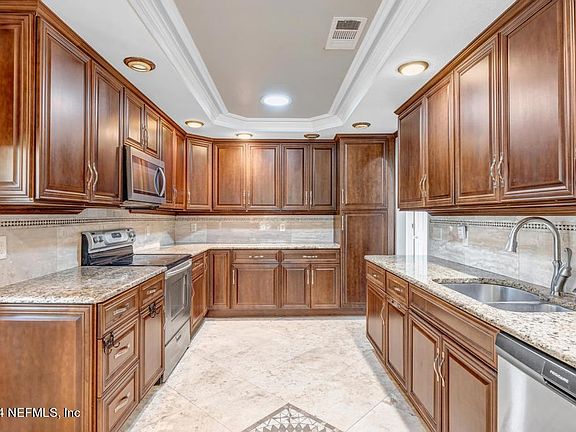3rd image of 12541 LONG LAKE Court