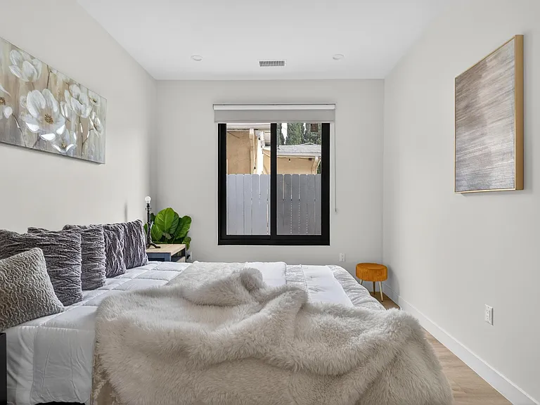 24676 Woodward Ave #C — Photo 11