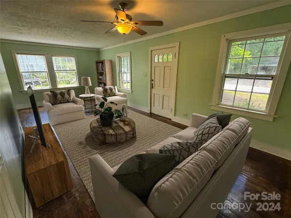 186 7th St NW, Taylorsville, NC 28681