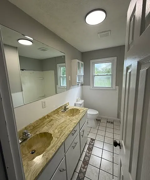 206 Cave Mill Rd — Photo 3