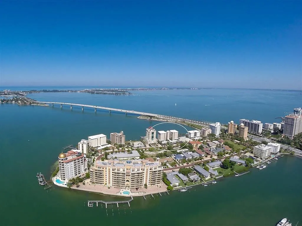2 bed, 2.0 bath, 1396 sqft, $4,500 — Photo 3