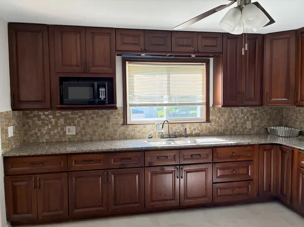 1529 E Bourbonnais St, Kankakee, IL 60901