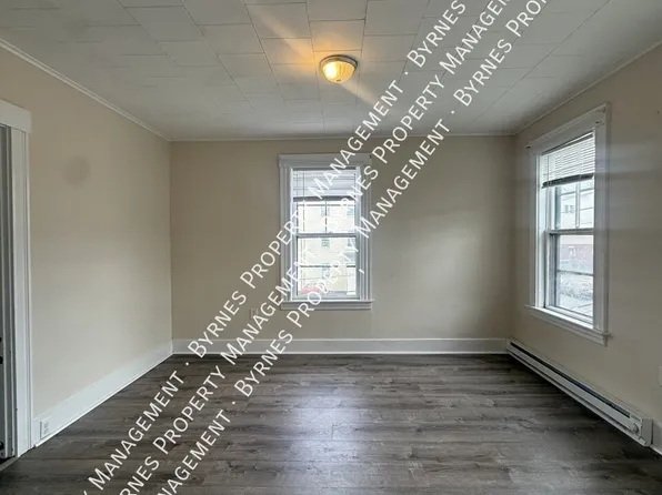 364 Hamilton St #2-R, Southbridge, MA 01550