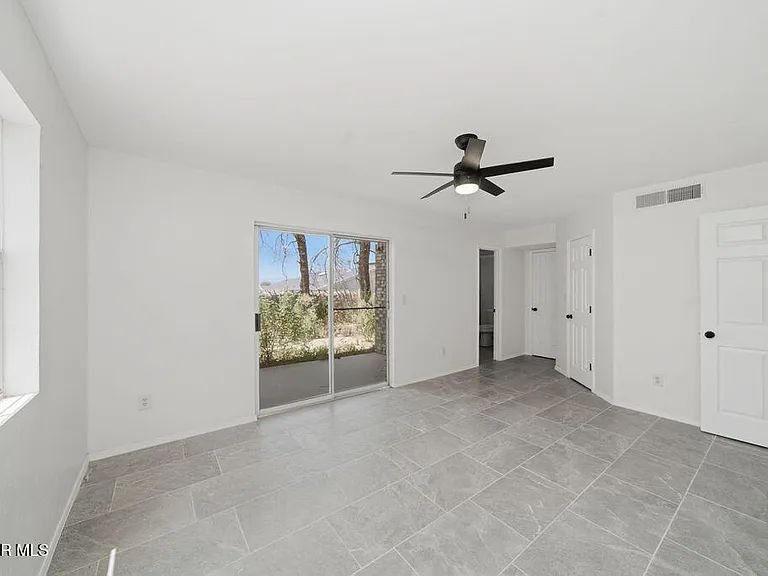 821 Los Lagos Way #A — Photo 12