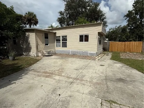 11051 Wagon Trl, Bonita Springs, FL 34135