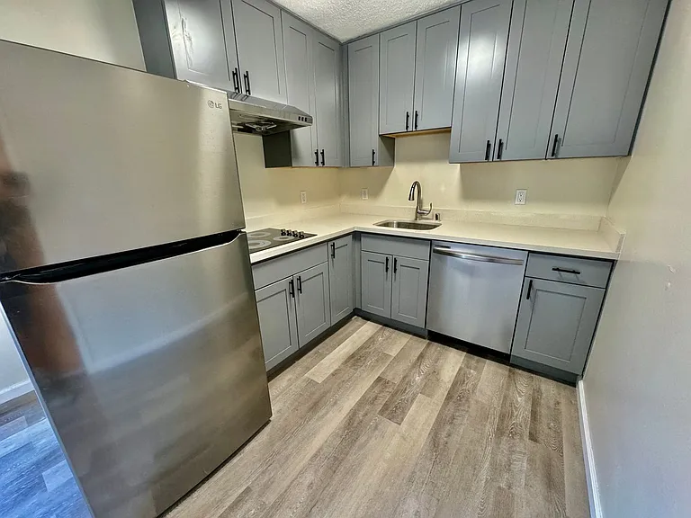 543 Buena Vista Ave West — Photo 1