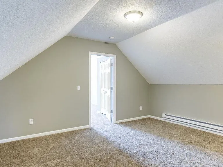 Den/bonus living space