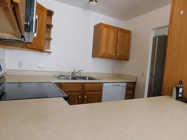 869 Iowa Ave — Photo 9