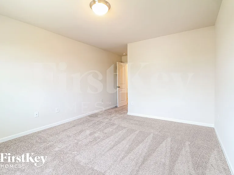 905 Birchcrest Way — Photo 10