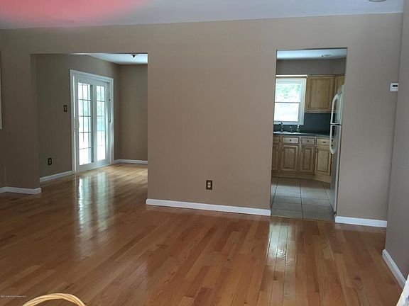 2nd image of 28 Basset Dr