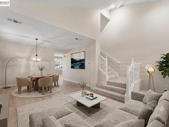 4th image of 2652 Crescent Way