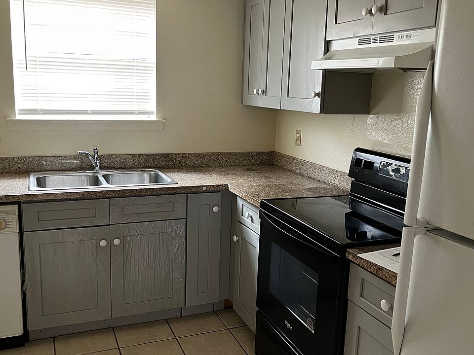 1st image of 2905 Lake Villa Dr
