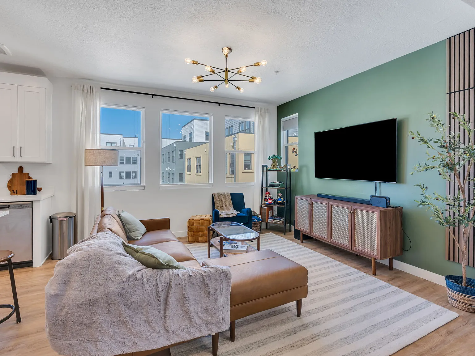 2 bed, 1021 sqft, $2,100 — Photo 3