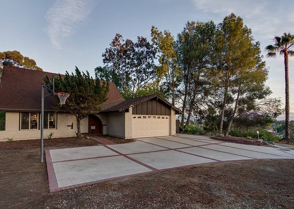 1st image of 1204 Calle De Oro