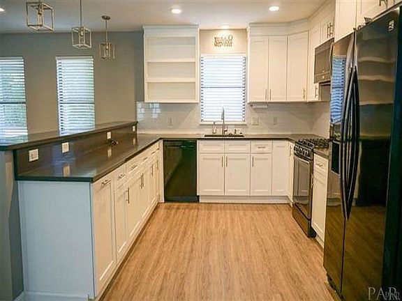 4th image of 410 Williamsburg Dr