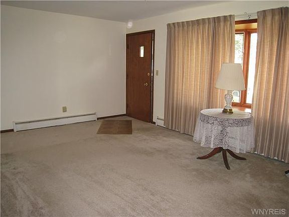 4th image of 422 Brookwood Dr