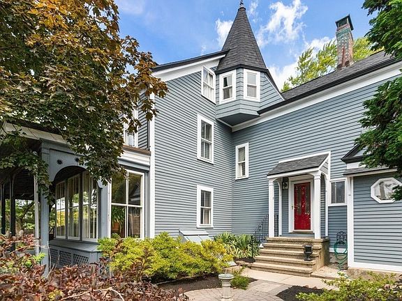 2nd image of 8 Leonard Cir
