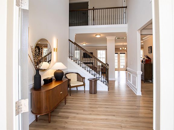 5th image of 608 Troutdale Ln