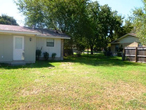 5th image of 1438 Camellia Ln
