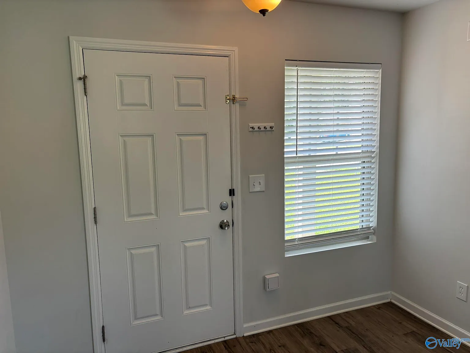 3 bed, 2.5 bath, 2450 sqft, $1,850 — Photo 4