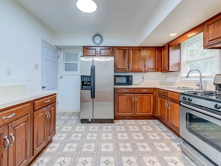 4469 Mohegan Dr — Photo 18