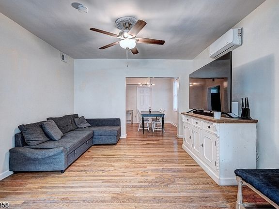 3rd image of 64 Norwood St