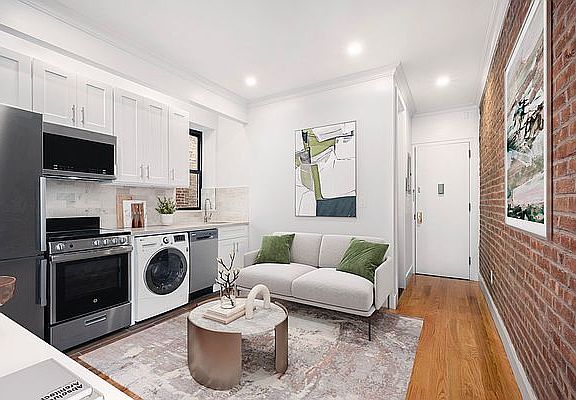 2nd image of 145 4th St APT 8