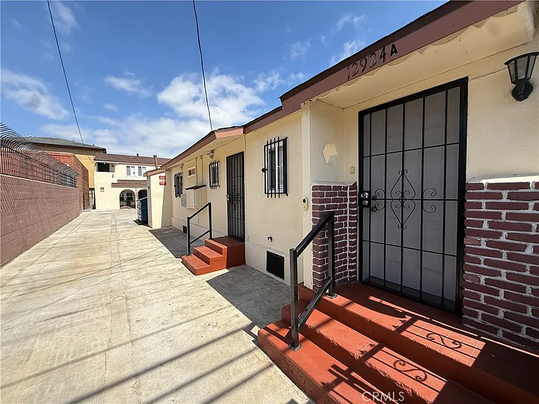 12924 Prairie Ave #A — Photo 2
