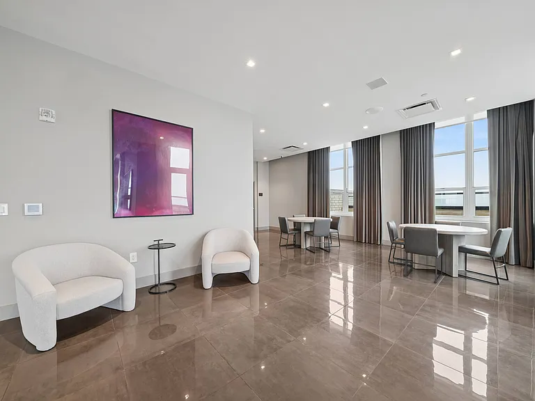 65 Bay Street Apartments — Photo 9
