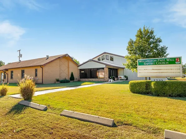 1219 N Plum St, Wellington, KS 67152