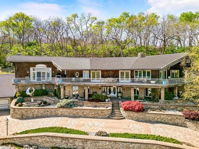 280 Lakeshore Dr W, Lenexa, KS, 66217