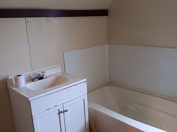 4th image of 2224 Smith St