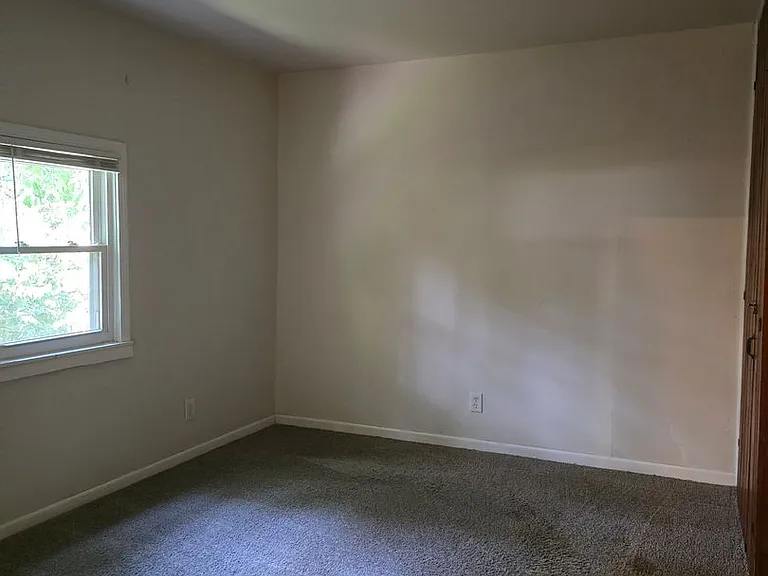 302 Alexander Ave — Photo 17