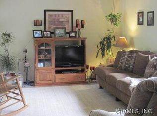 20 Islander Dr, Brighton, IL 62012