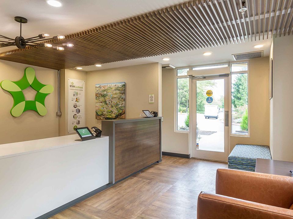 Lobby and Guest Check-in