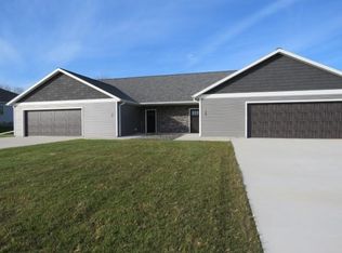 129 Linden Ln, Fox Lake, WI 53933