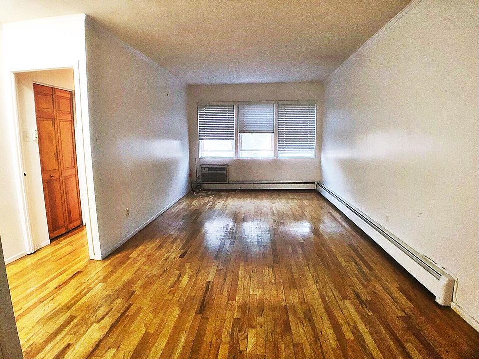 1st image of 21 Avenue
