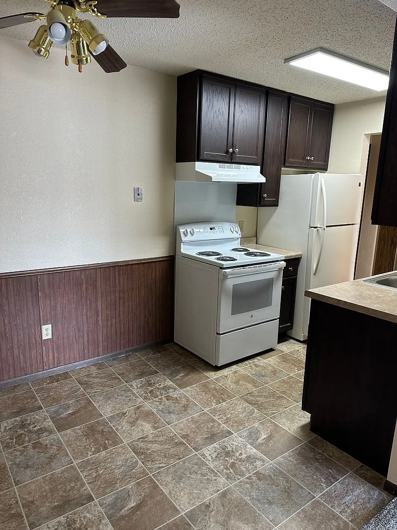 One Bedroom with Balcony — Photo 3