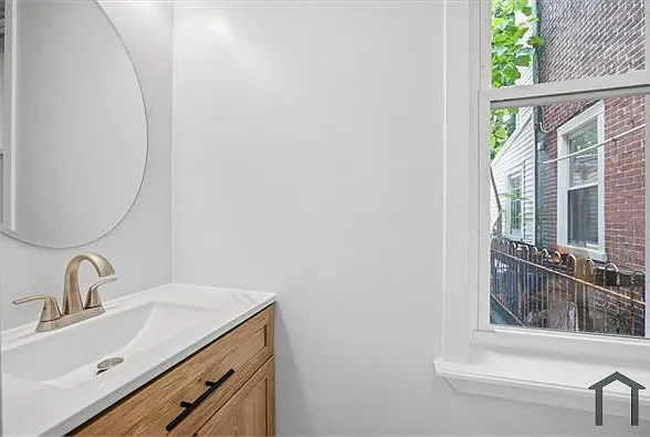 3060 Martha St — Photo 10