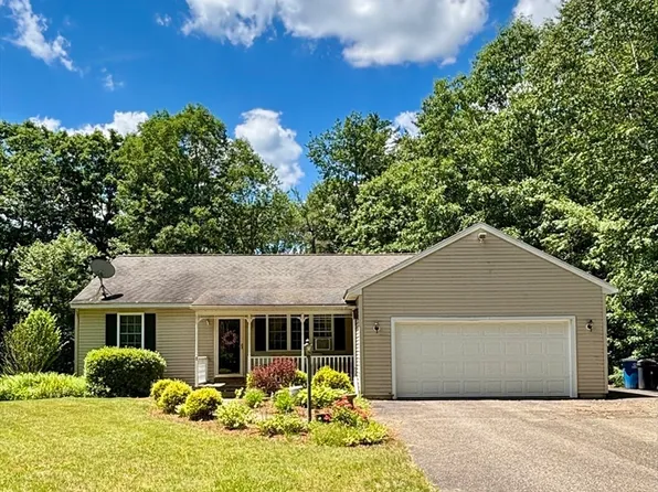 86 Chicopee Dr, Hubbardston, MA 01452